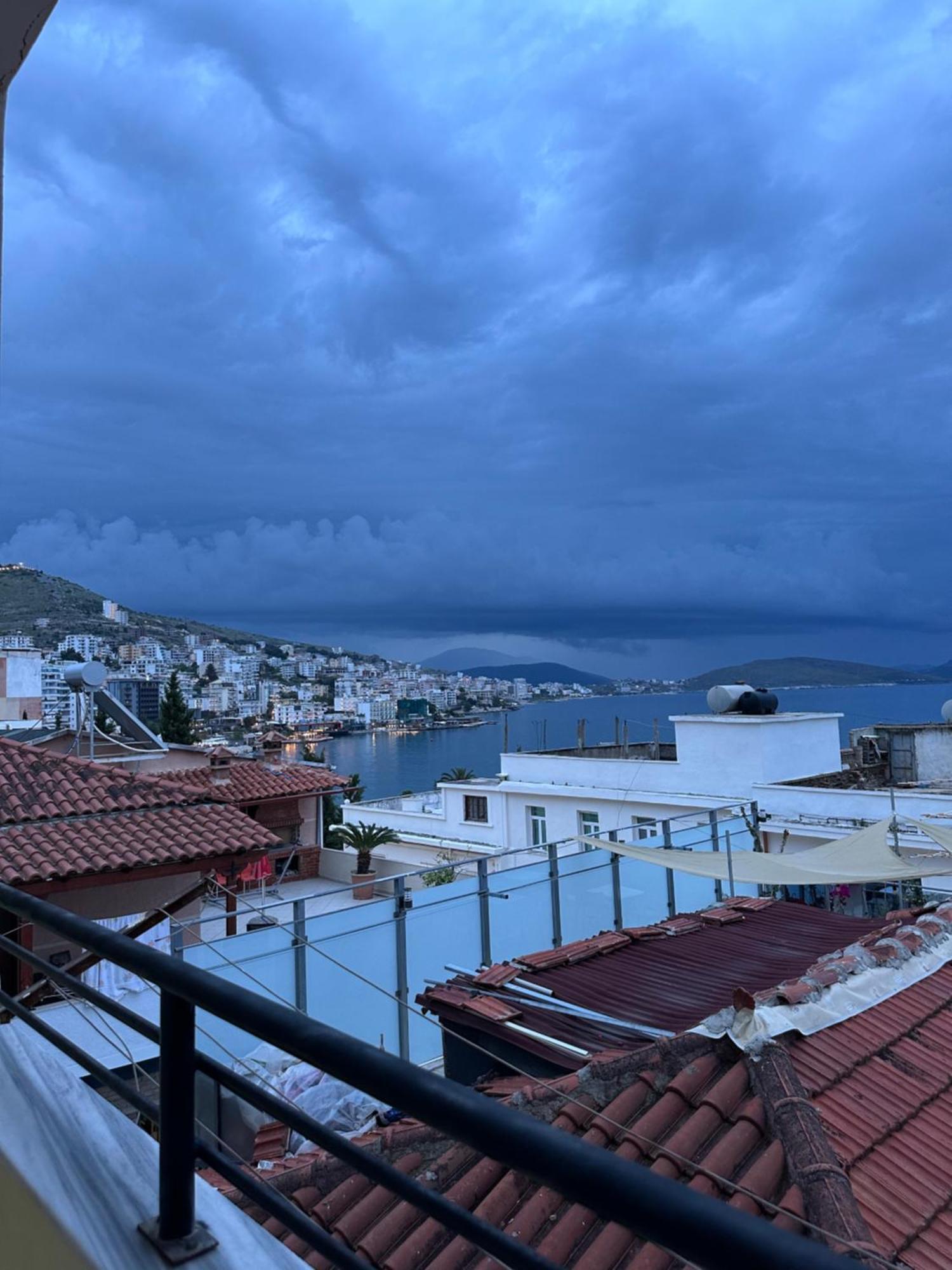 City Center Apartment Saranda Bagian luar foto