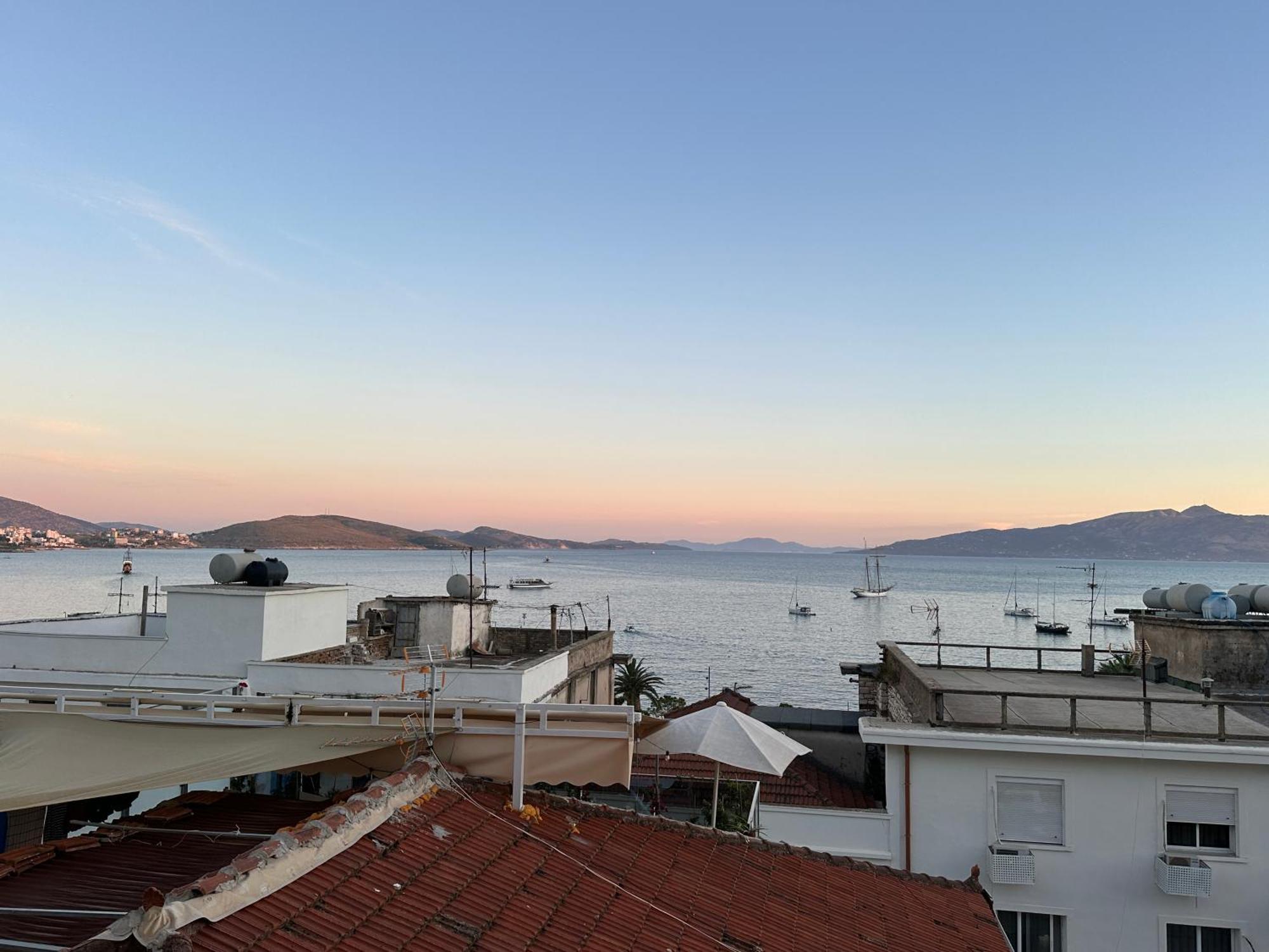 City Center Apartment Saranda Bagian luar foto